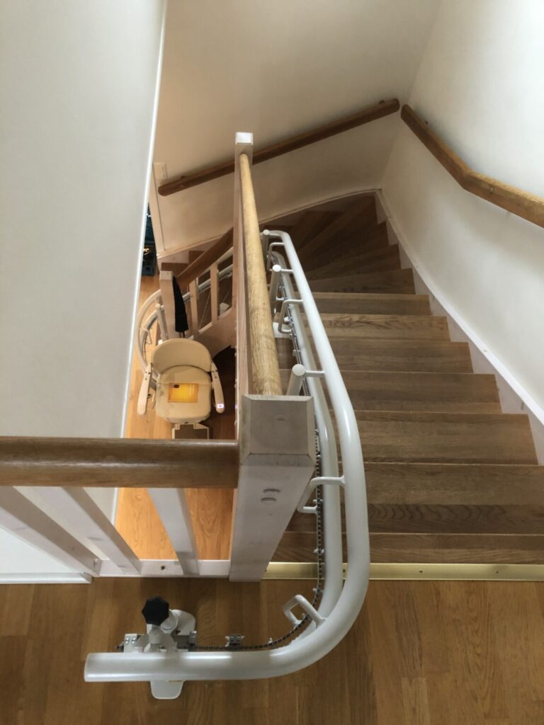 Stoltrapphiss svängd trappa